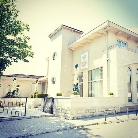 Hotel Vukov Most Nikšić Exterior foto
